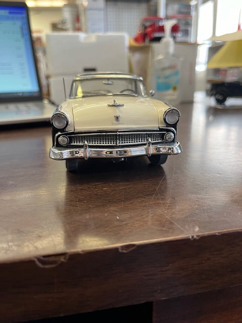 1955 Ford Fairlane Crown Victoria - 1/24 scale