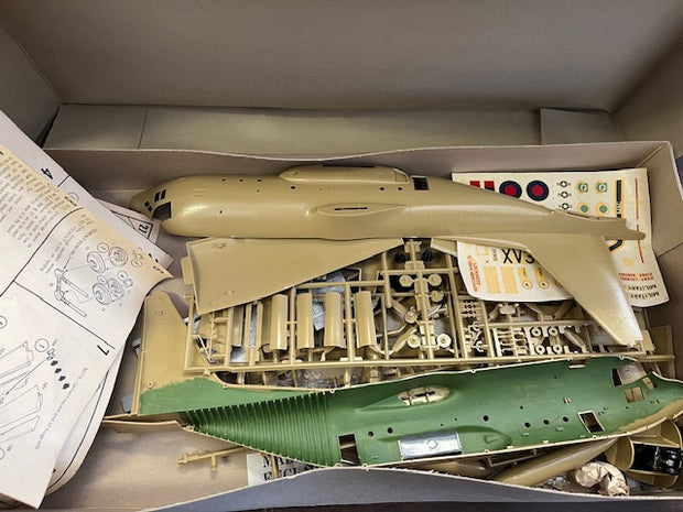 LOCKHEED C-130E HERCULES GIANT MILITARY TRANSPORT AIRCRAFT- 1/72 scale