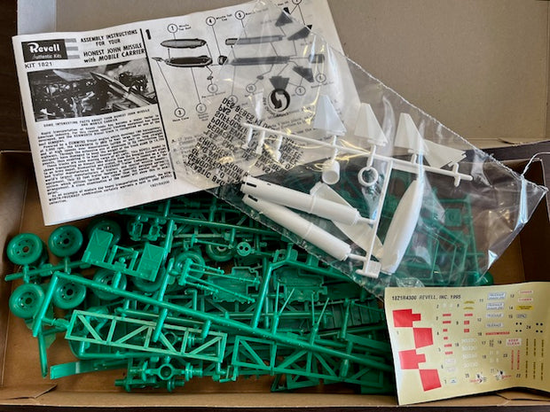 HONEST JOHN MISSILE with MOBILE CARRIER Douglas Surface-to-Surface Missile- 1/54 scale